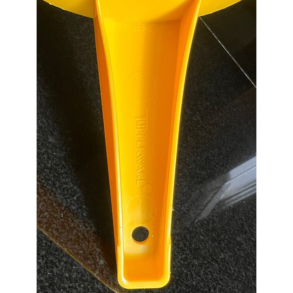 Vintage TUPPERWARE Yellow Colander Strainer #1200-3 One Quart EUC - Picture 6 of 9